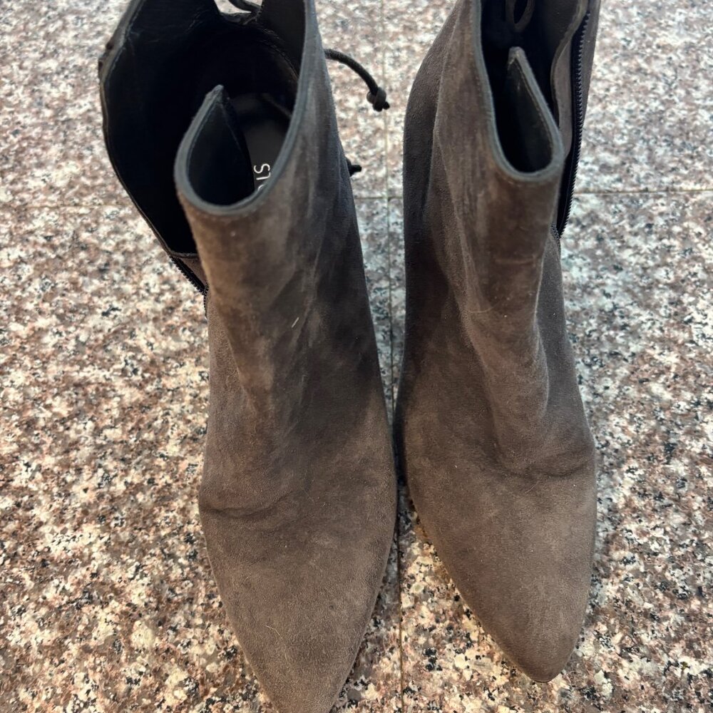 Womens SIze 7 Low Boots